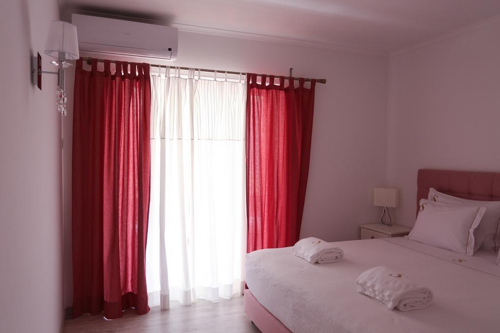 Suites Apartments *